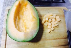 崽子吃哈密瓜好吗视频,甜蜜滋味尽收眼底