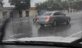 三轮车吃瓜视频,一场意外引发的欢乐盛宴