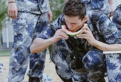 军营吃瓜视频大全,吃瓜视频大全集锦