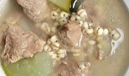 女孩吃骨鸡瓜好吗视频,女孩美味探索，营养与口感并存