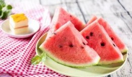 河马吃西瓜和哈密瓜视频