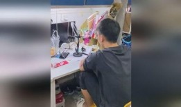 网吧男子吃瓜视频播放,揭秘网络热点的背后真相