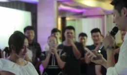 求婚现场吃瓜群众视频,浪漫求婚瞬间，围观群众见证甜蜜时刻