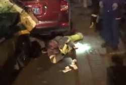 成都大爷吃瓜视频,街头美食引发全民热议