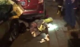 成都大爷吃瓜视频,街头美食引发全民热议