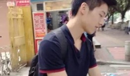 帅哥地摊吃瓜视频,帅哥与瓜果的甜蜜邂逅