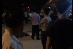 打架观众吃瓜事件视频,打架观众吃瓜事件，现场视频引发网友热议