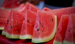 吃大瓜解渴视频教程,吃大瓜解渴视频教程，夏日消暑新选择