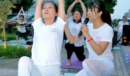 室外瑜伽吃瓜视频,享受健康生活新体验