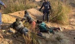 南非8名旷工吃瓜视频播放,揭秘矿工生活瞬间