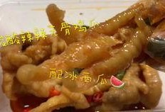 女孩吃骨鸡瓜好吗视频,女孩美味探索，营养与口感并存