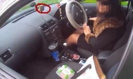 女子边吃瓜边骑车视频大全,女子边吃瓜边骑车视频大盘点