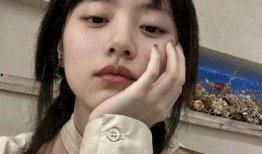 快手14岁女孩吃瓜视频,揭秘网络红人的成长之路