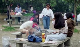 遂昌女老师吃瓜视频播放,引发网友热议