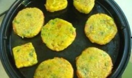 糖人吃瓜丝饼的做法视频,传统小吃，甜蜜诱惑