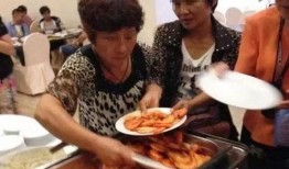 网红吃瓜馋坏大妈视频,一场美食与话题的碰撞