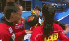 求婚现场吃瓜群众视频,浪漫求婚瞬间，围观群众见证甜蜜时刻