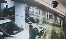 吃瓜校园实拍视频