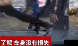 大爷吵架大妈吃瓜事件视频,围观群众吃瓜热议