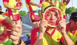 七夕吃瓜比赛视频,甜蜜瓜果盛宴，趣味横生欢乐多