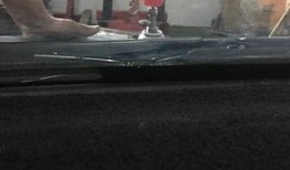 马路人围观吃瓜视频,现场热闹非凡