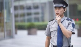 爱情的小保安吃瓜视频,吃瓜视频揭秘甜蜜日常