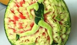 临朐楼顶吃瓜视频,临朐居民共享夏日清凉时光