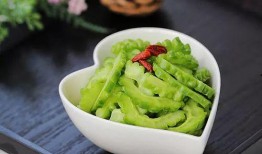 茭瓜蒸熟吃视频,简单美味家常菜制作教程