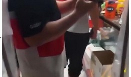 吃瓜群众过膝袜怎么穿视频,过膝袜的时尚穿搭技巧揭秘