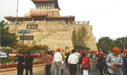 济南解放阁吃瓜事件视频,一场网络热议的街头奇观