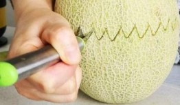 崽子吃哈密瓜好吗视频,甜蜜滋味尽收眼底