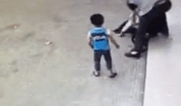 吃瓜 被暴打的女人视频,吃瓜群众目睹女子被暴打，社会呼吁关注网络暴力现象