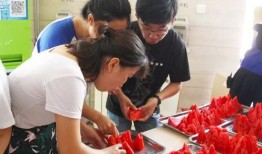 认真吃瓜的群众视频,视频背后的真实故事