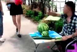 南宁公园吃瓜事件视频,一场引发热议的街头冲突