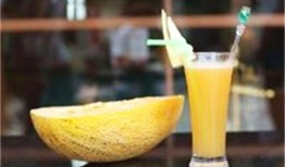 吃哈密瓜炸成汁喝的视频,口感独特，营养满分